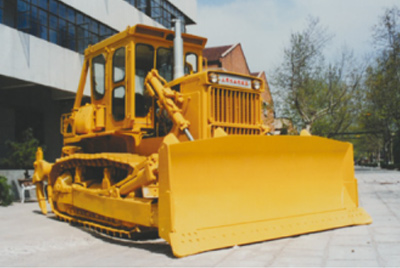 J9.COM推土机累计销量突破2000台；被国度经贸部核准为进出口自营权企业。