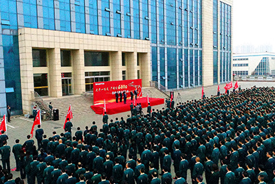 J9.COM股份公司“大干一百天 产销过4000”劳动较量在公司总部大楼前隆沉召开