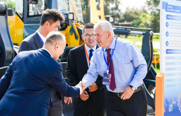 fcdf20c8bda24e9d8bab44a169fc339d