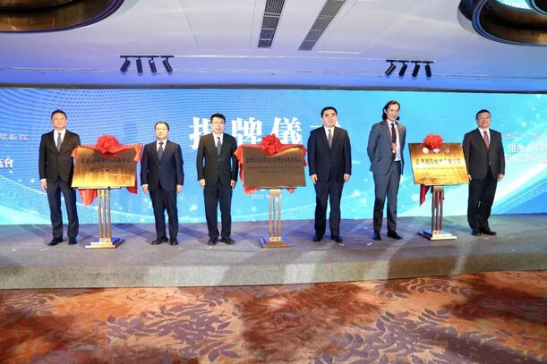 6f1548e1f7034cfe93f0c0f351f38962